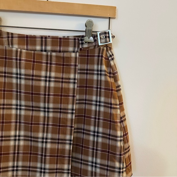Brandy Melville Emerson Plaid Mini Skirt - Picture 5 of 9